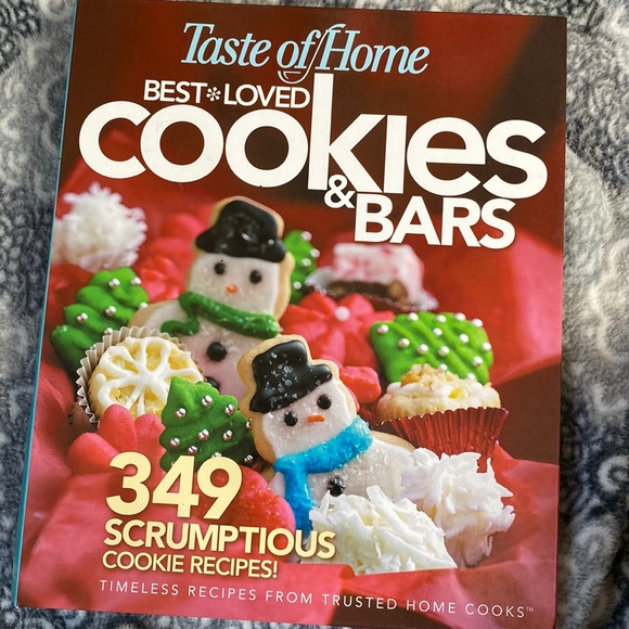Other - Taste of home best loved cookies and bars baking book